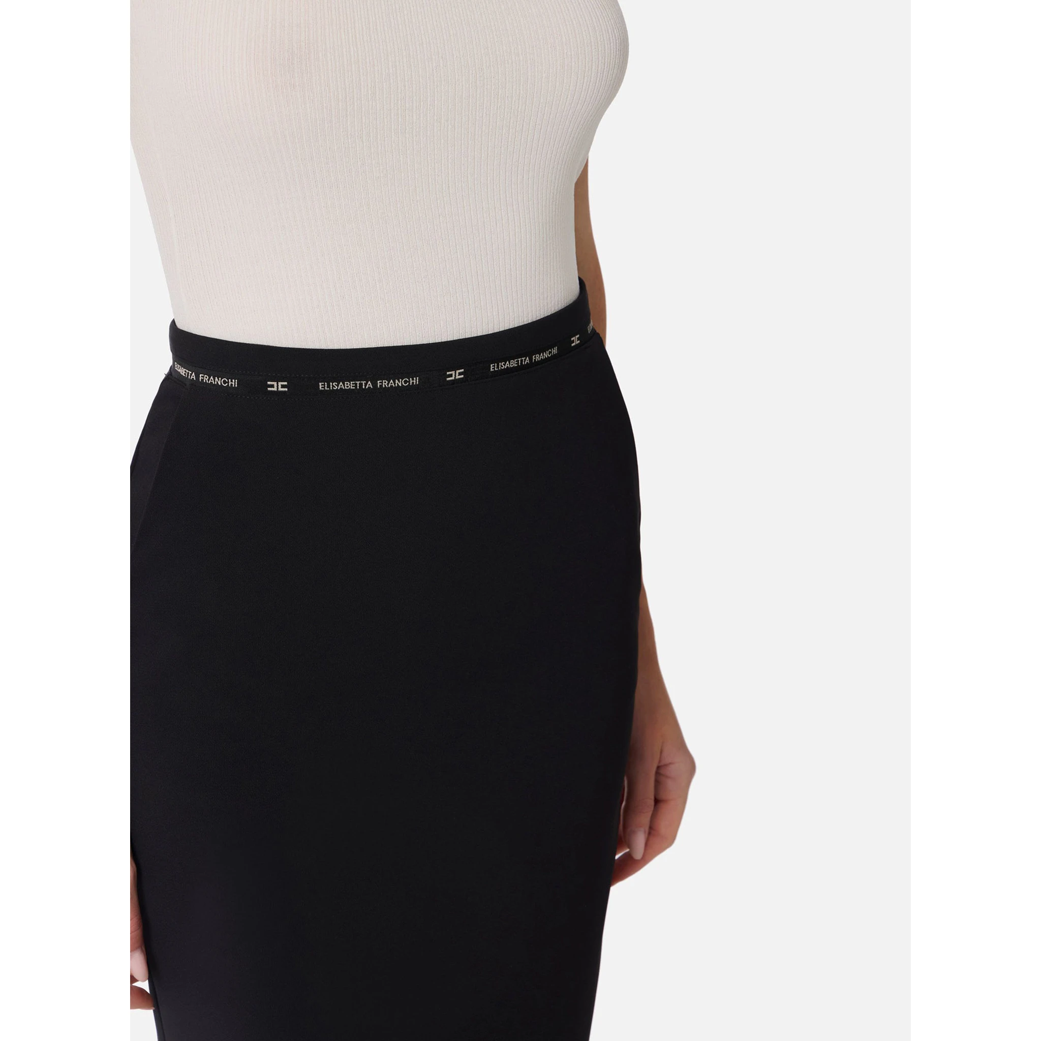 تنورة إليزابيتا فرانشي