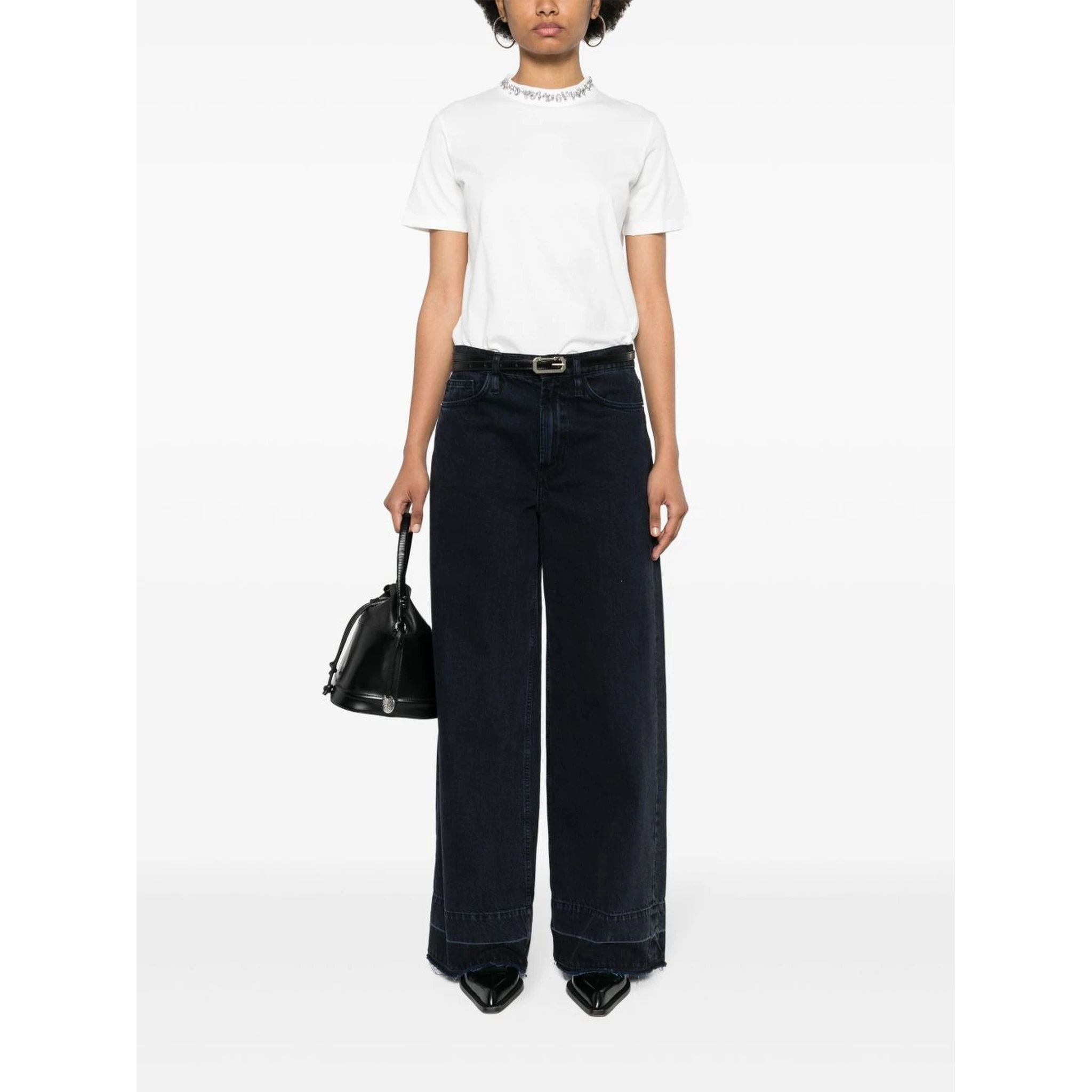 تيشيرتات وبولو من جولدن جوس باللون الأبيض