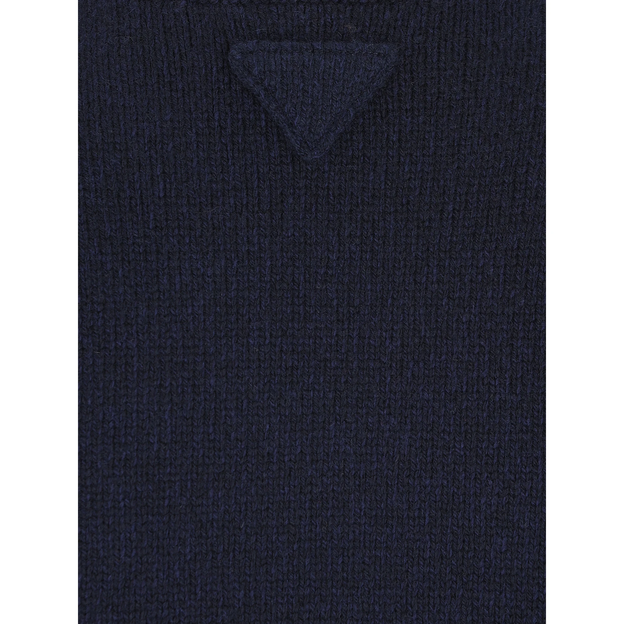 كنزات برادا زرقاء