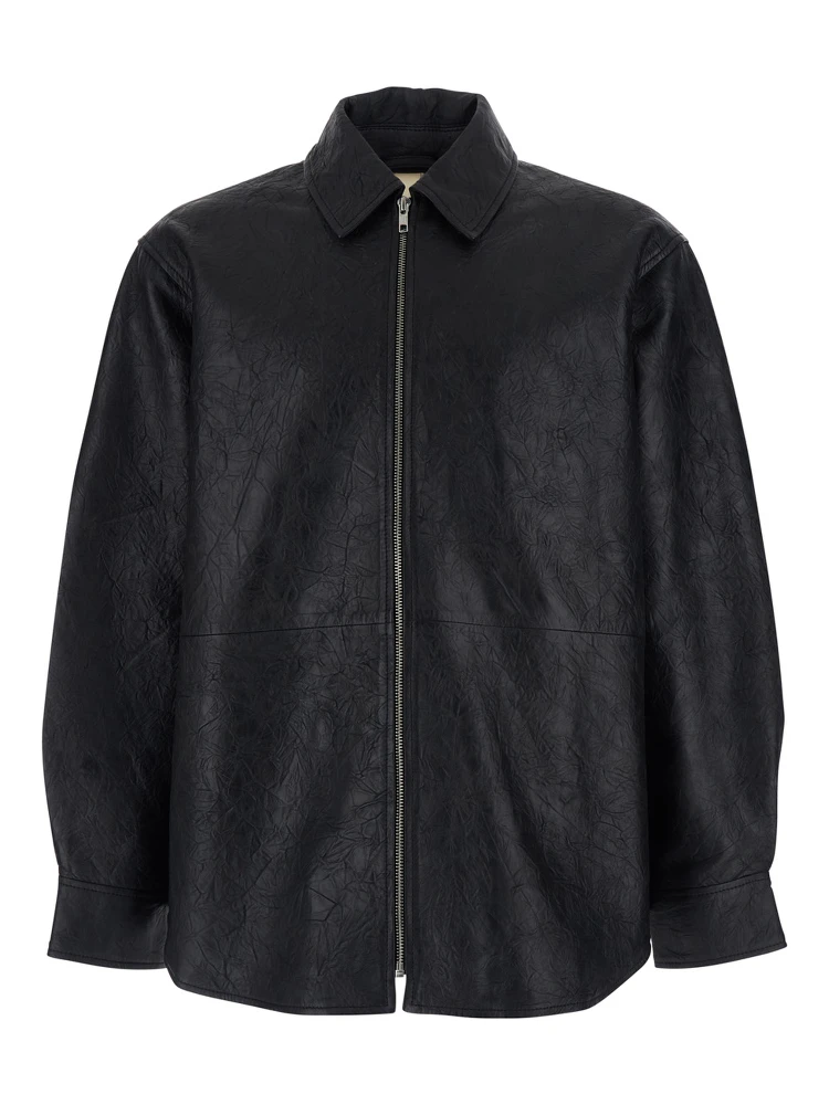 جاكيت أسود بياقة كلاسيكية وتأثير مجعد من الجلد للرجال