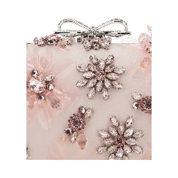 حقيبة يد وردية اللون مزينة بالزهور وتفاصيل فيونكة، مصنوعة من قماش تقني ومعدن، للنساء