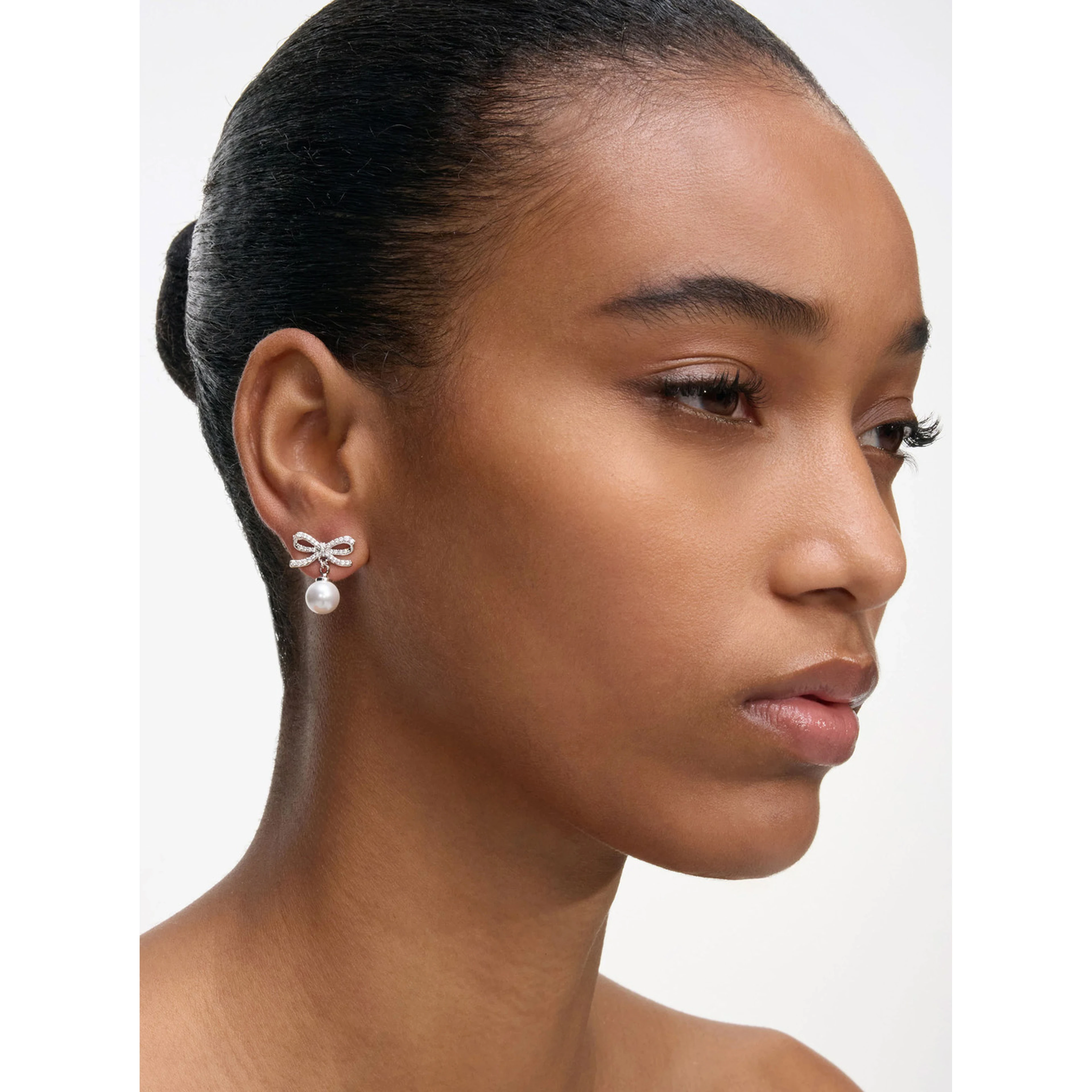 Silver Colored Earings with Bow Silhouette and Pearl Embellishment in Copper Woman