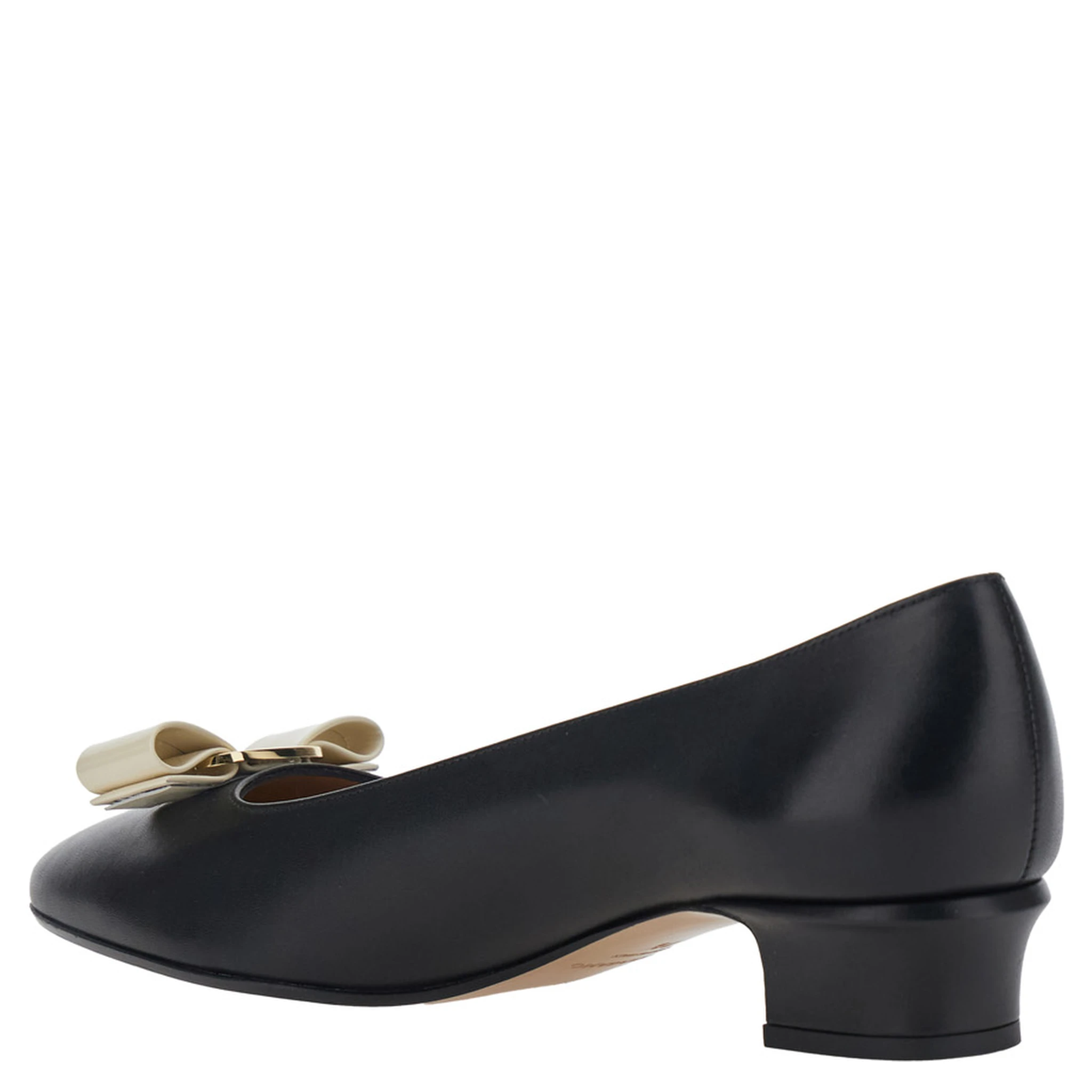 حذاء فارا 2.0 أسود بكعب منخفض عريض وشعار في المقدمة من الجلد للنساء