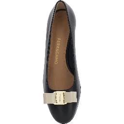 حذاء فارا 2.0 أسود بكعب منخفض عريض وشعار في المقدمة من الجلد للنساء