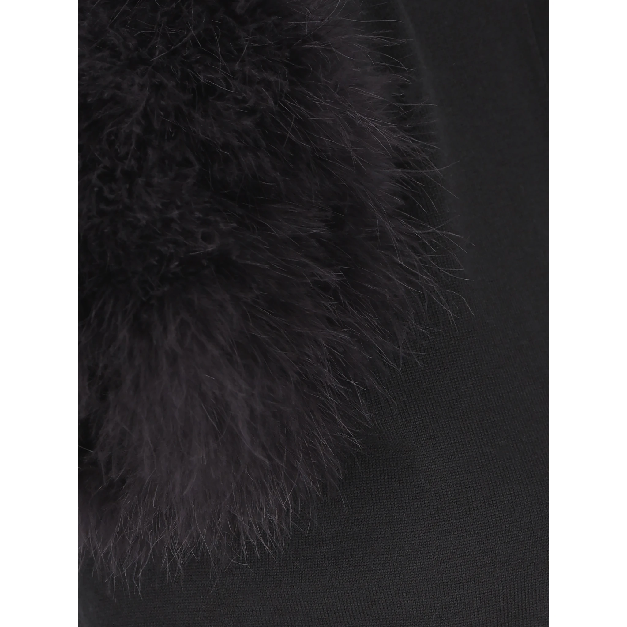 كنزات فالنتينو غارافاني سوداء