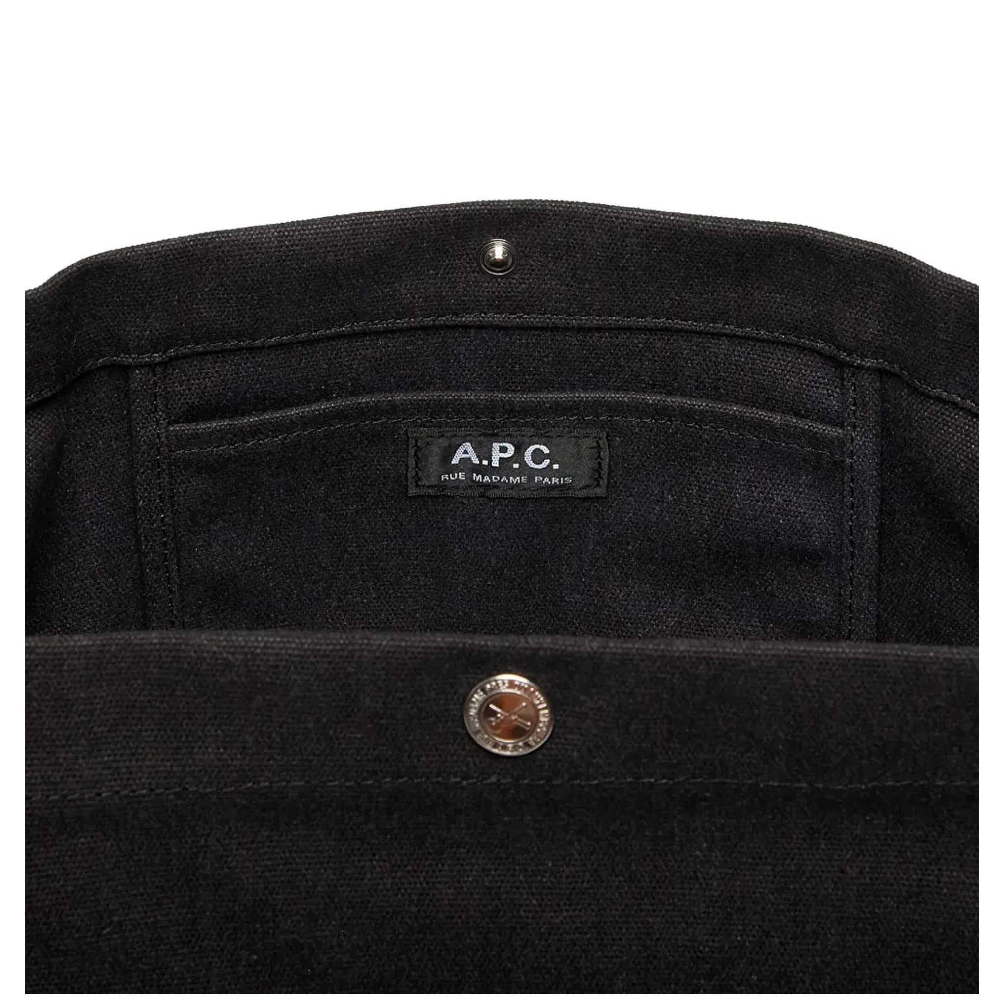 حقائب APC.. سوداء