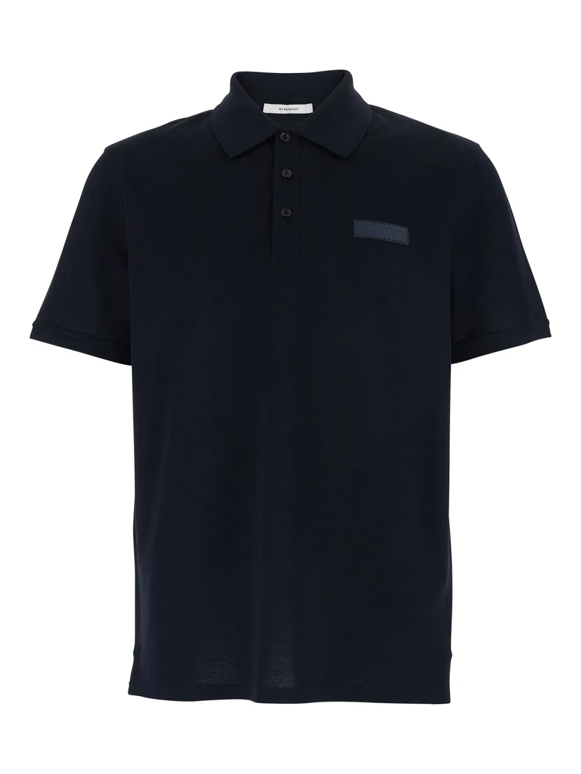 قميص بولو أزرق بياقة كلاسيكية وشعار مطبوع على الجهة الأمامية، مصنوع من القطن الرجالي