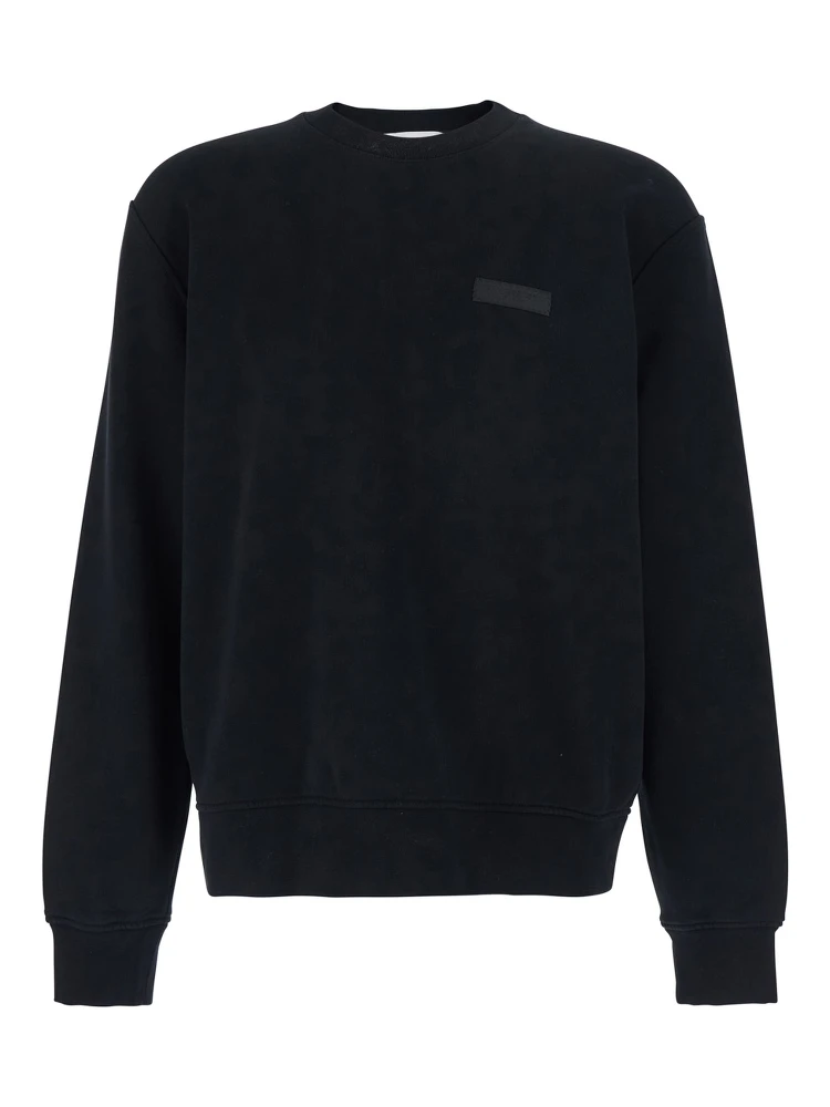 سويت شيرت أسود برقبة دائرية وشعار مطبوع على الجهة الأمامية، مصنوع من القطن الرجالي