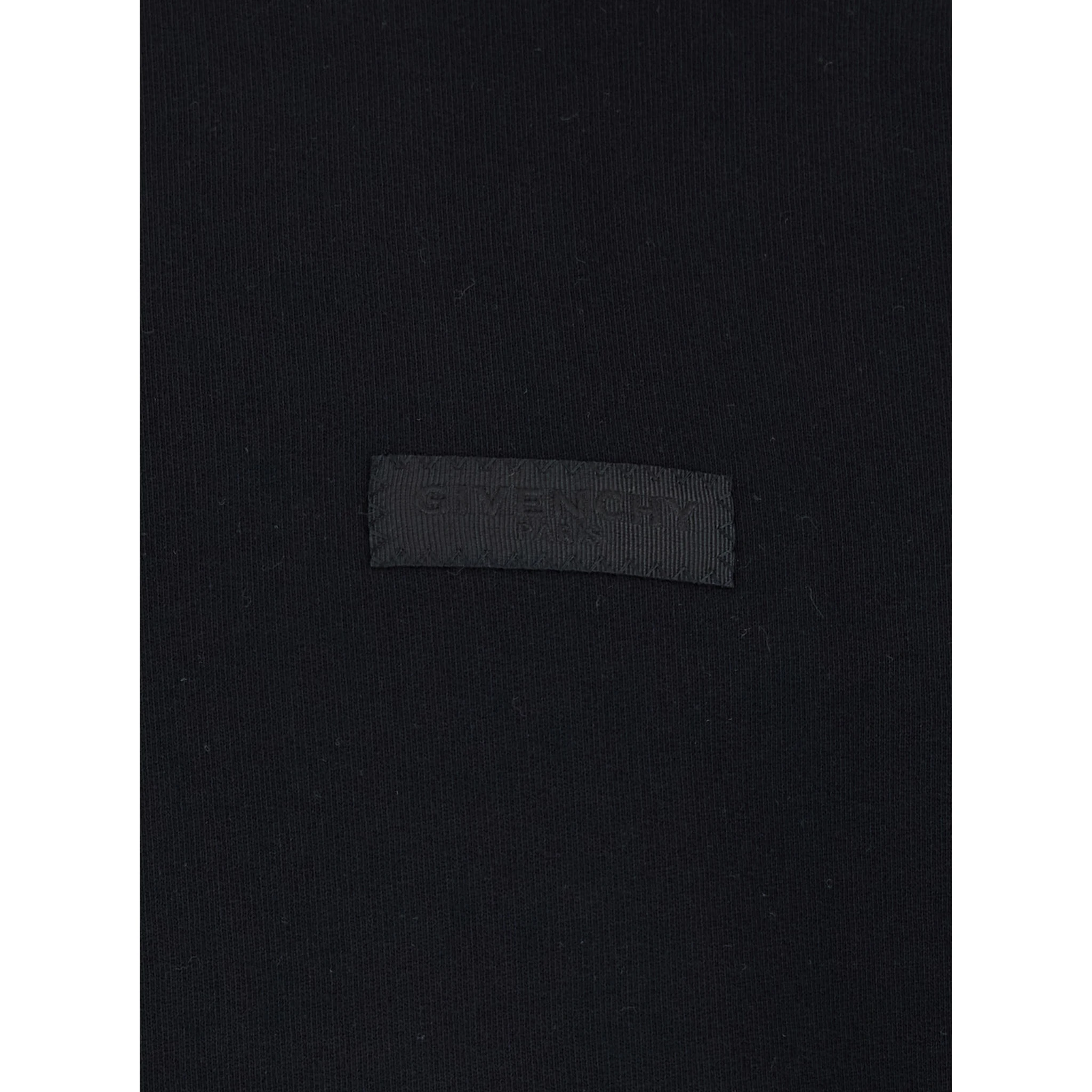 سويت شيرت أسود برقبة دائرية وشعار مطبوع على الجهة الأمامية، مصنوع من القطن الرجالي