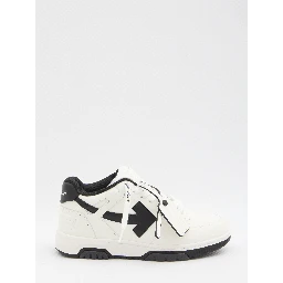 أحذية رياضية خارج المكتب