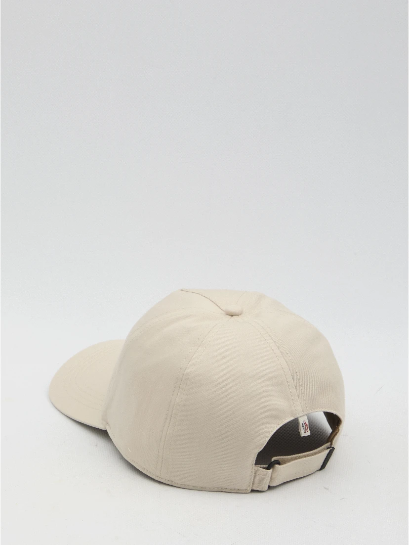 Baseball cap with logo