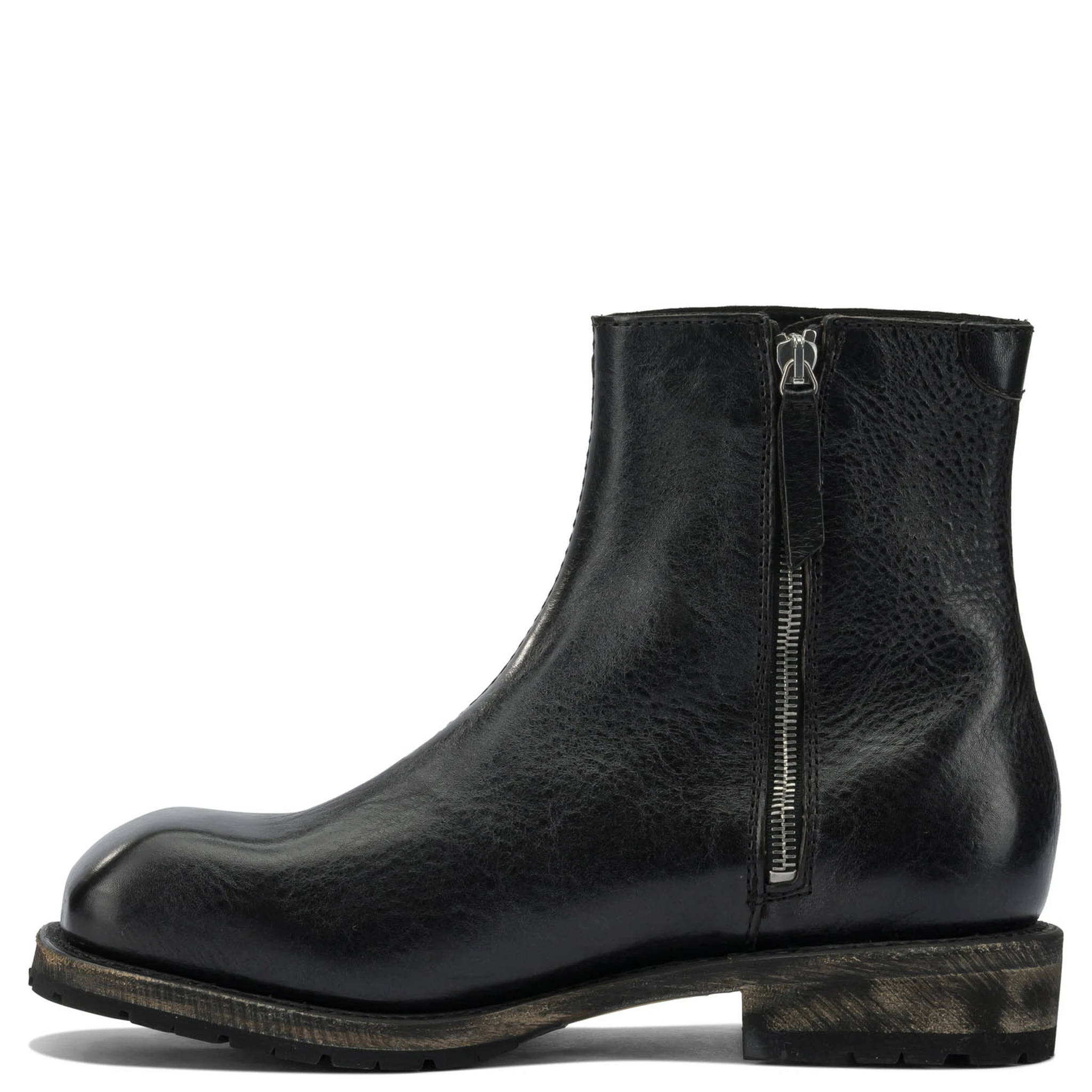 "Engine" zipped ankle boots