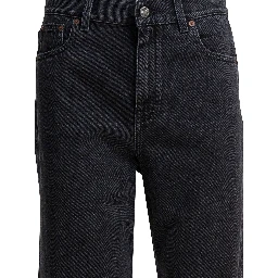 High-waisted jeans