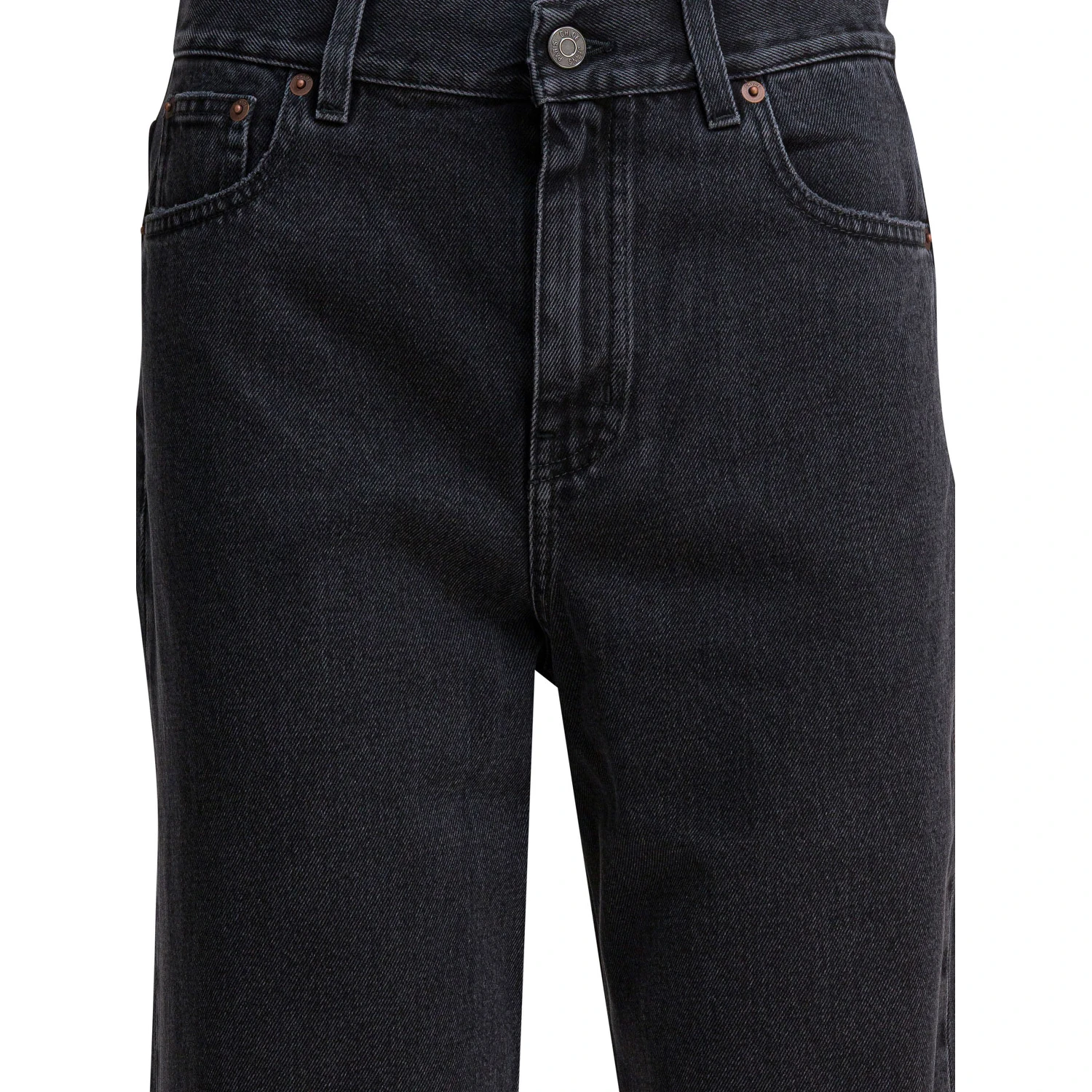 High-waisted jeans