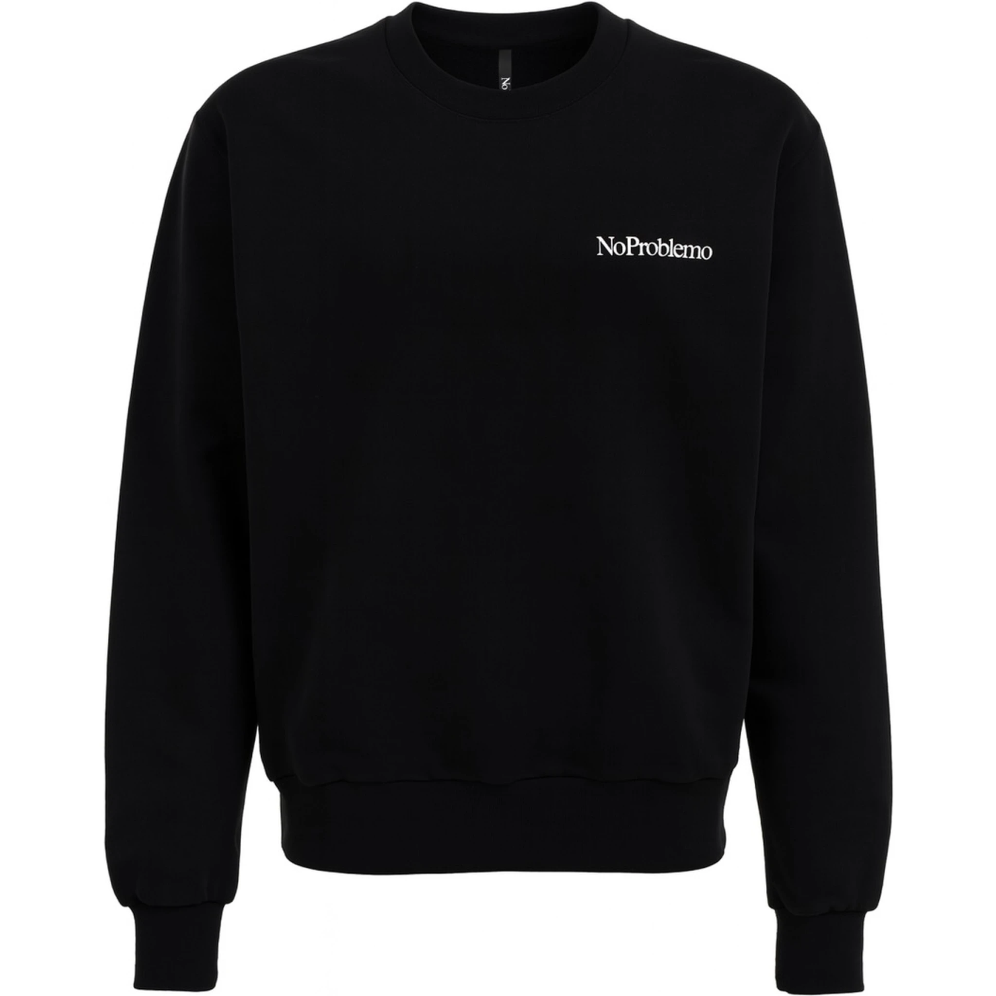 كنزة رياضية بشعار