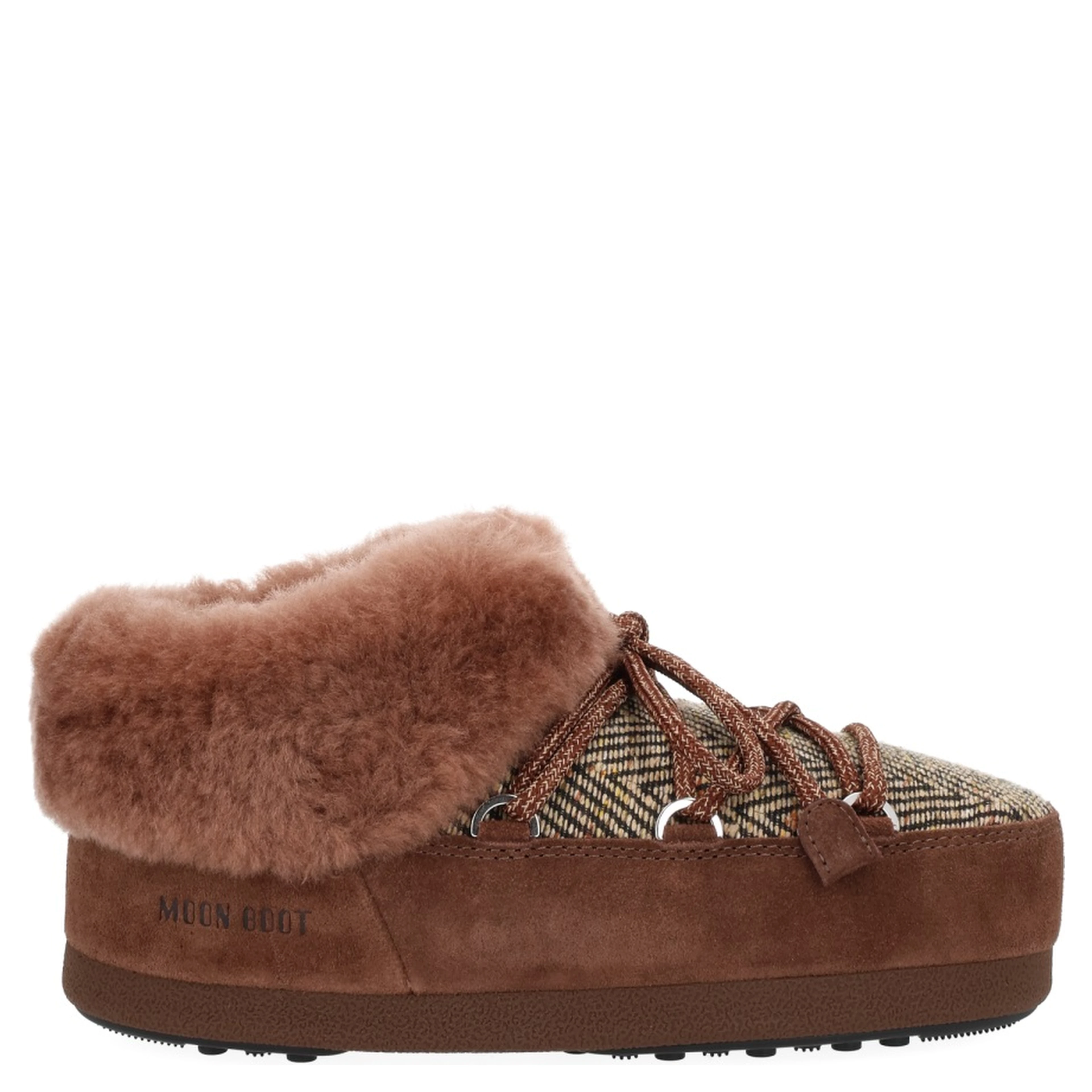 حذاء "MULE EVX CHALET MOON BOOT X GUEST IN RESIDENCE"