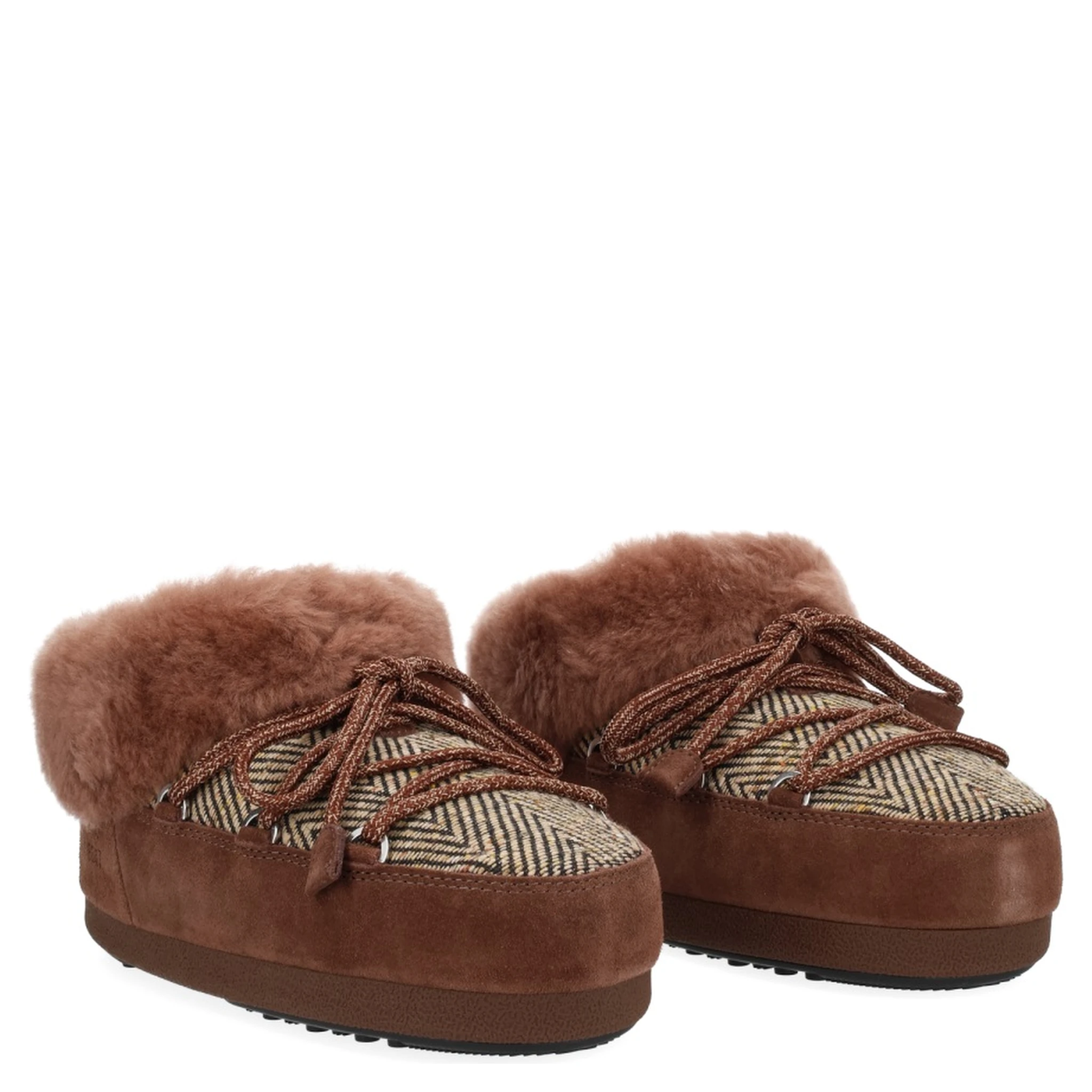 حذاء "MULE EVX CHALET MOON BOOT X GUEST IN RESIDENCE"