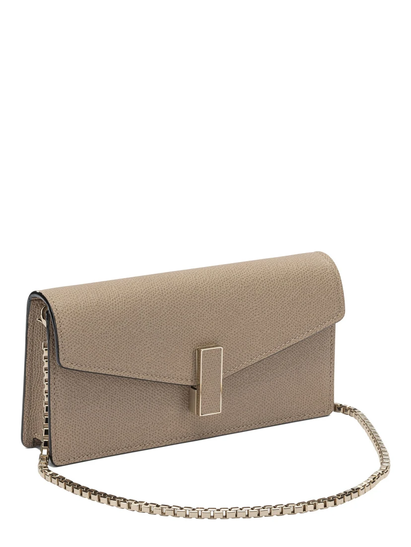 "Iside" clutch with chain