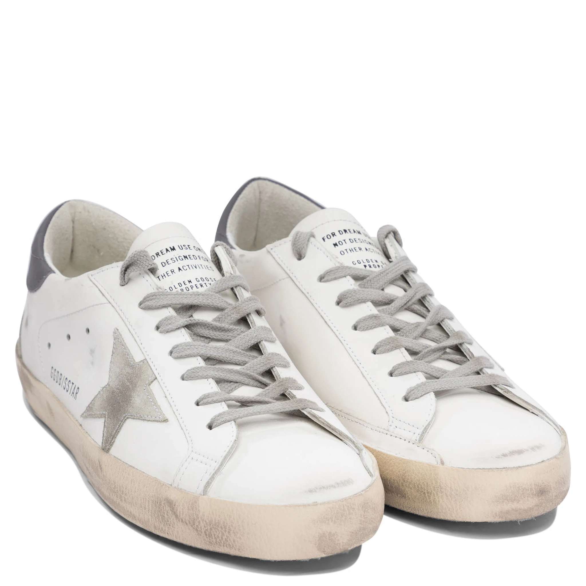 أحذية رياضية "سوبر ستار"