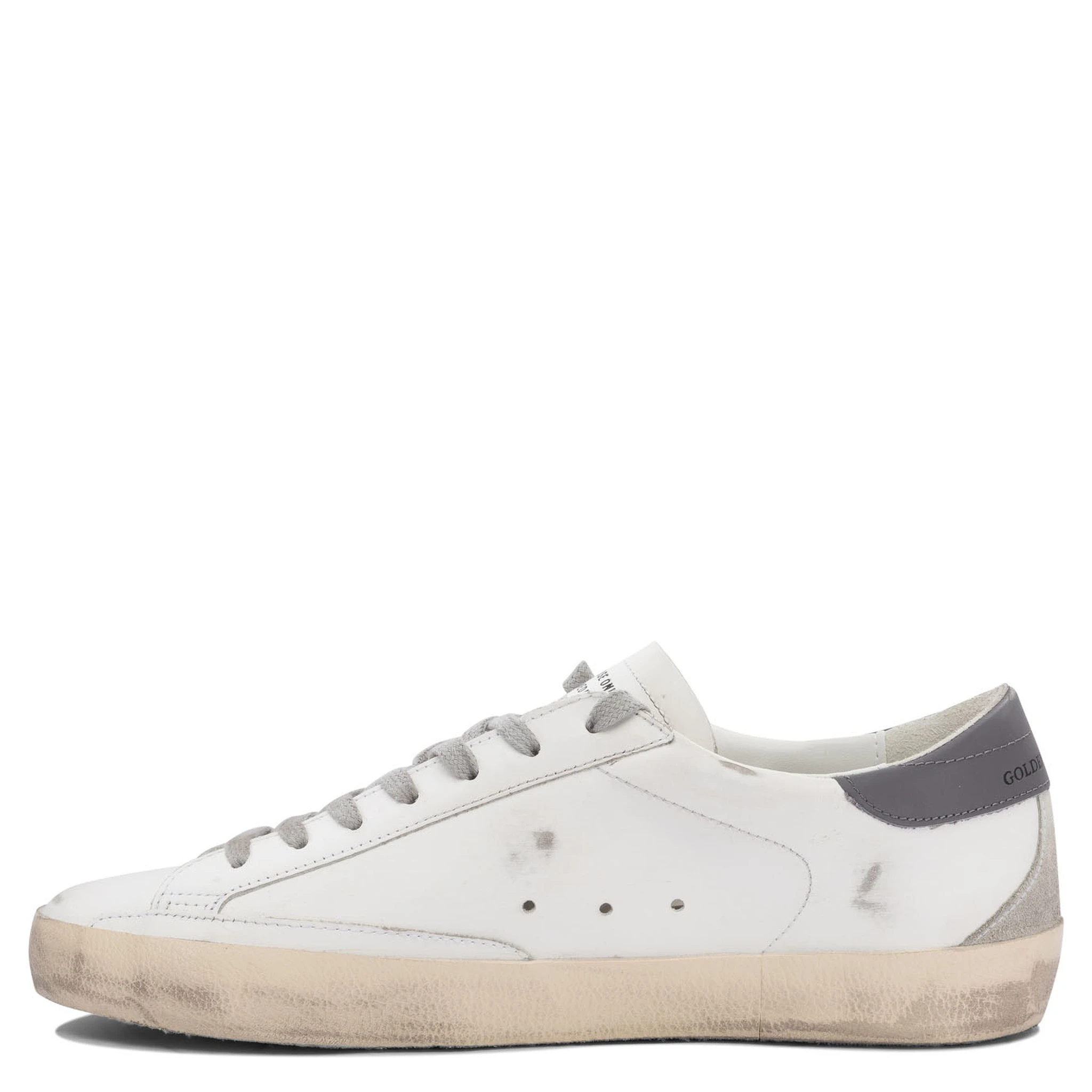 أحذية رياضية "سوبر ستار"