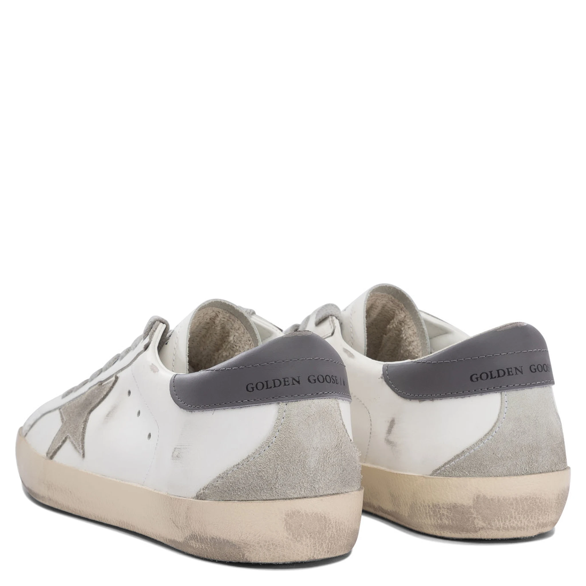 أحذية رياضية "سوبر ستار"