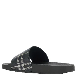 Dark Green Sandals with Check Motif on the Front in Rubber Man