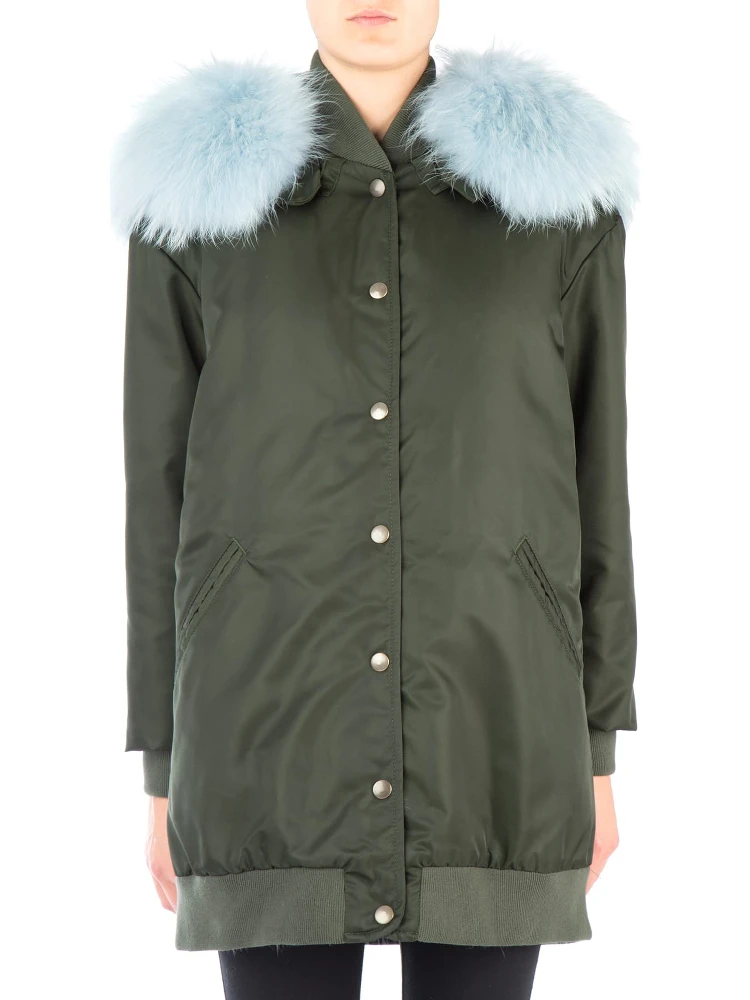 BOMBER