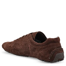 حذاء رياضي بني من برادا