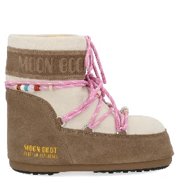 حذاء "مون بوت × ضيف مقيم"