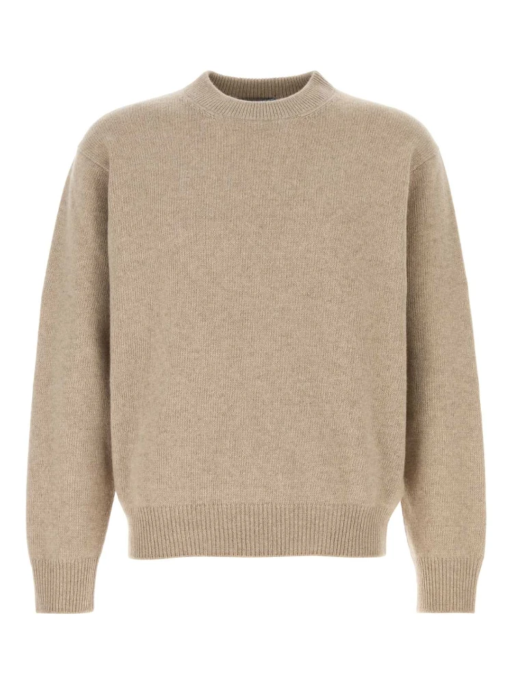 ياقة دائرية