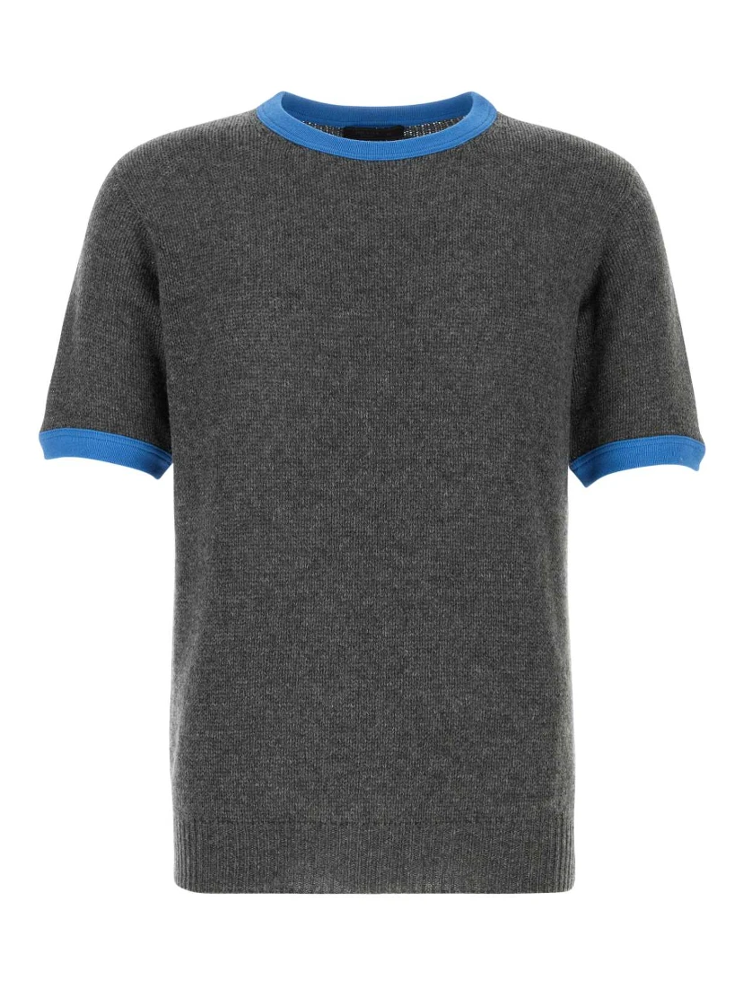 قميص برقبة دائرية