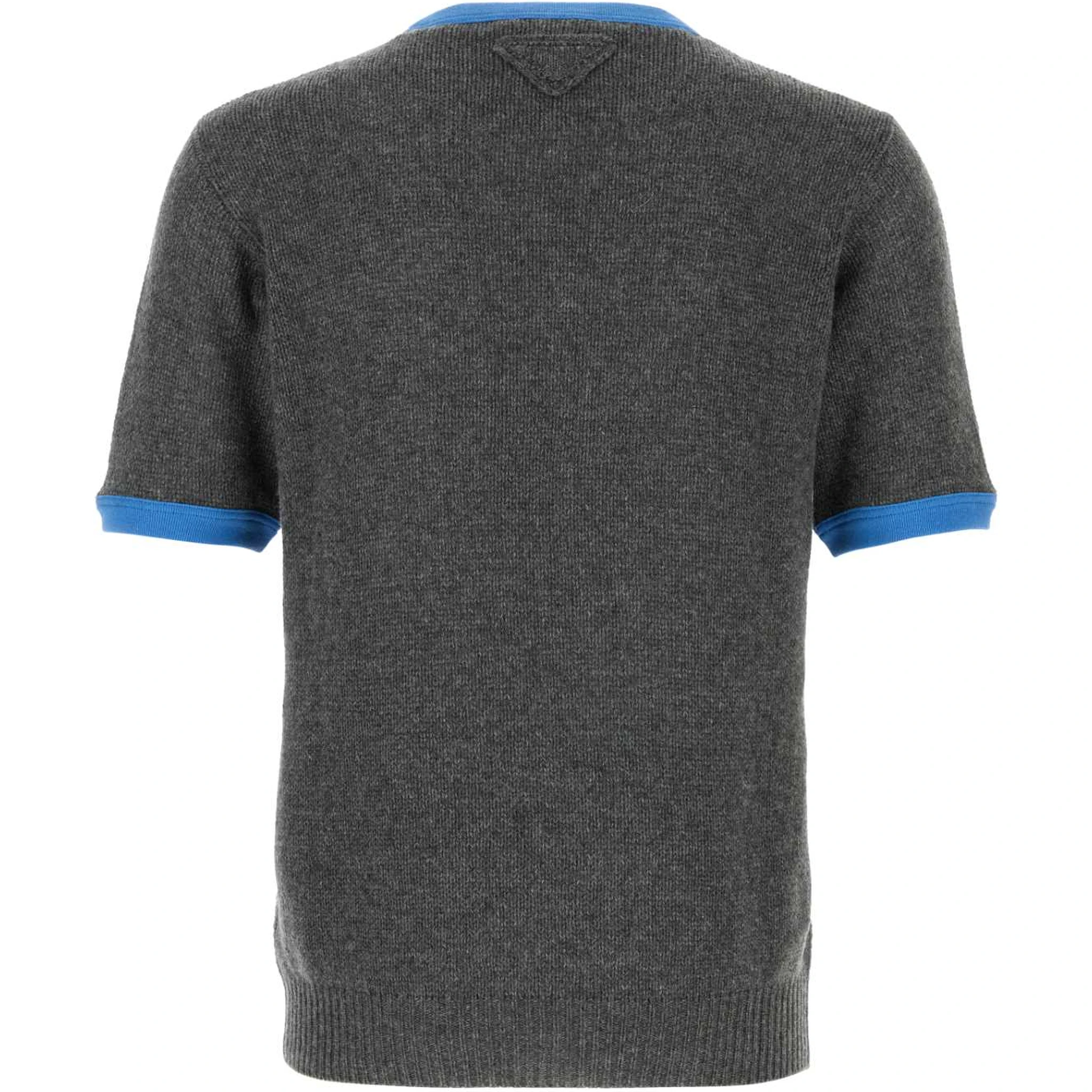 قميص برقبة دائرية