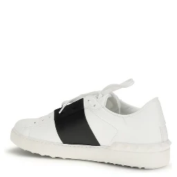 حذاء رياضي منخفض من جلد العجل الأبيض من بوس توروس