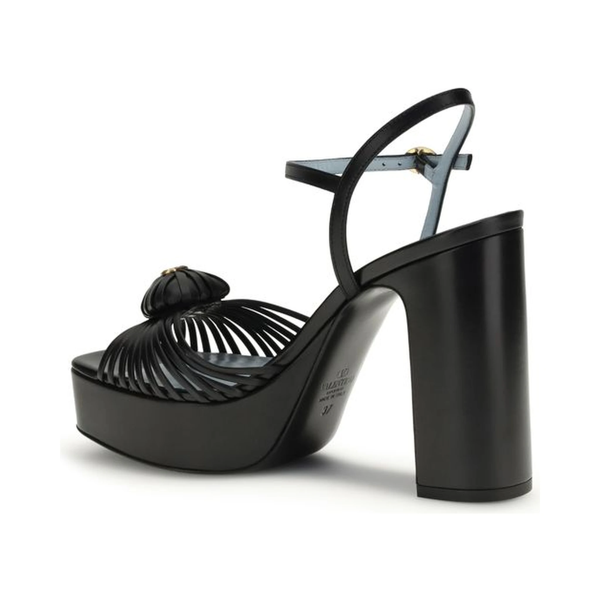 صندل بوس توروس ذو نعل سميك من جلد العجل الأسود