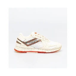 حذاء رياضي أبيض من الجلد