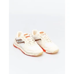 حذاء رياضي أبيض من الجلد