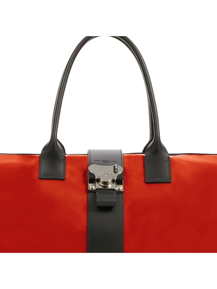 BUTTERFLY DUFFLE alternative