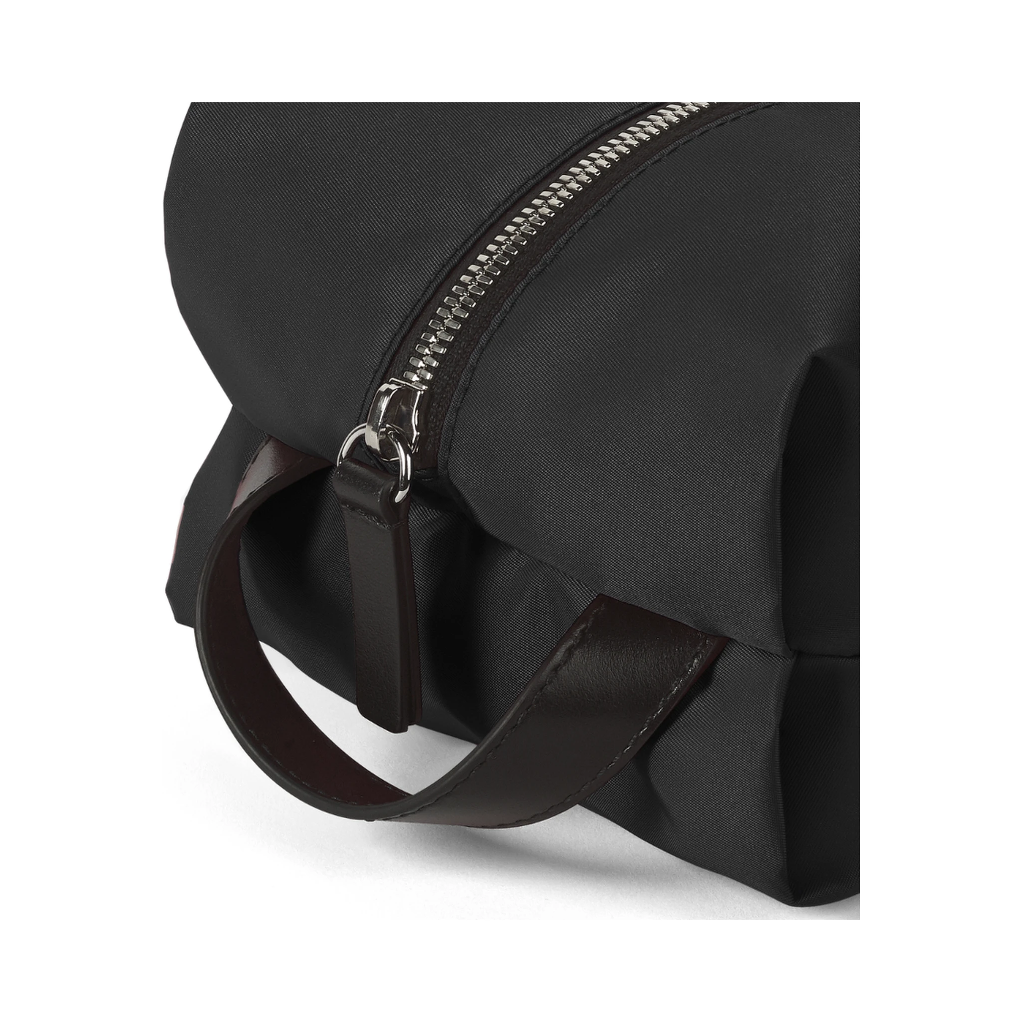 حقيبة تجميل مكعبة الشكل