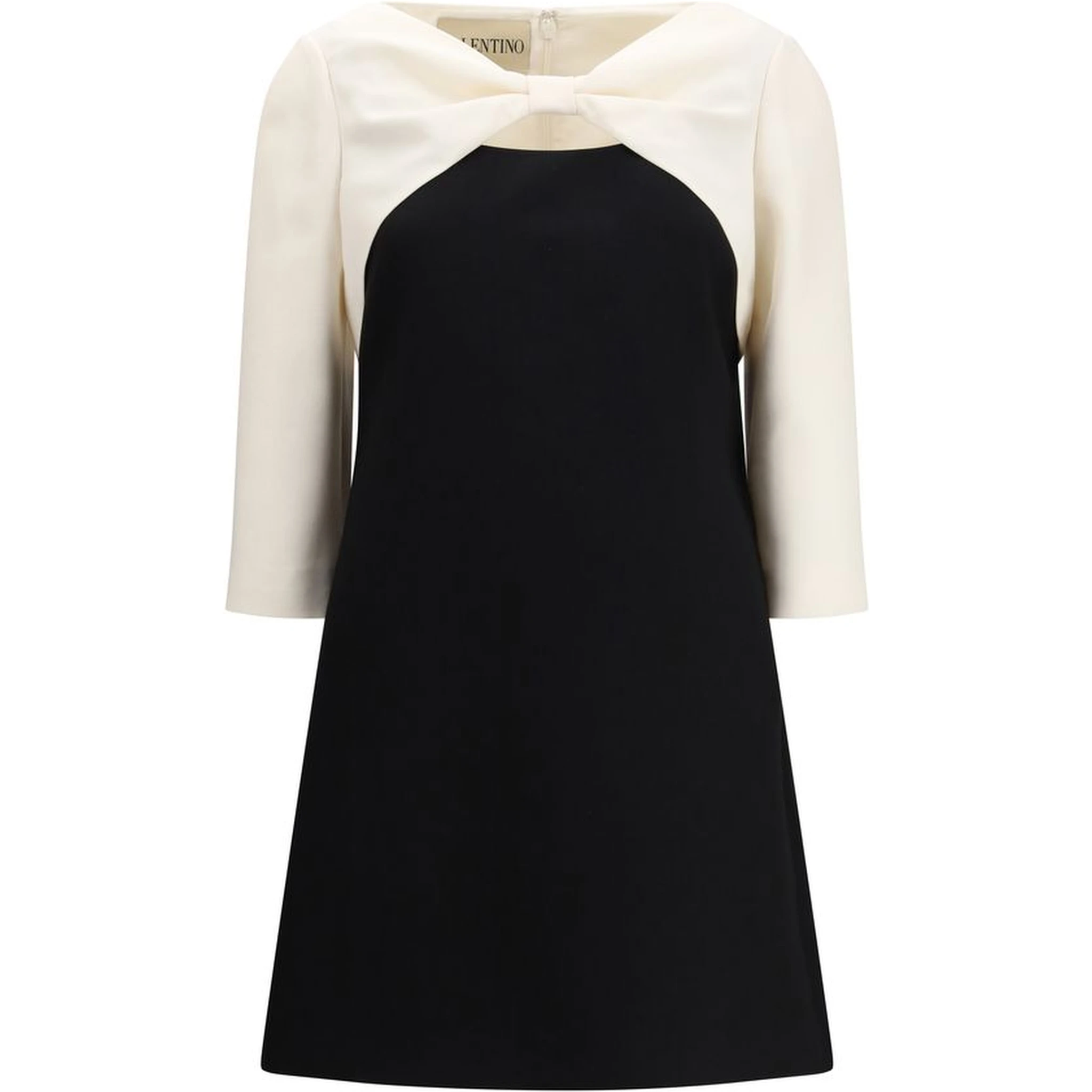 فستان كوكتيل من الصوف الأسود