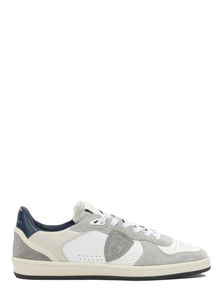 Sneakers & Slip-On
