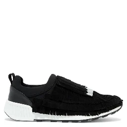 حذاء رياضي أسود من القماش