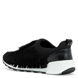 حذاء رياضي أسود من القماش