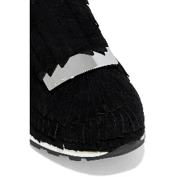 حذاء رياضي أسود من القماش