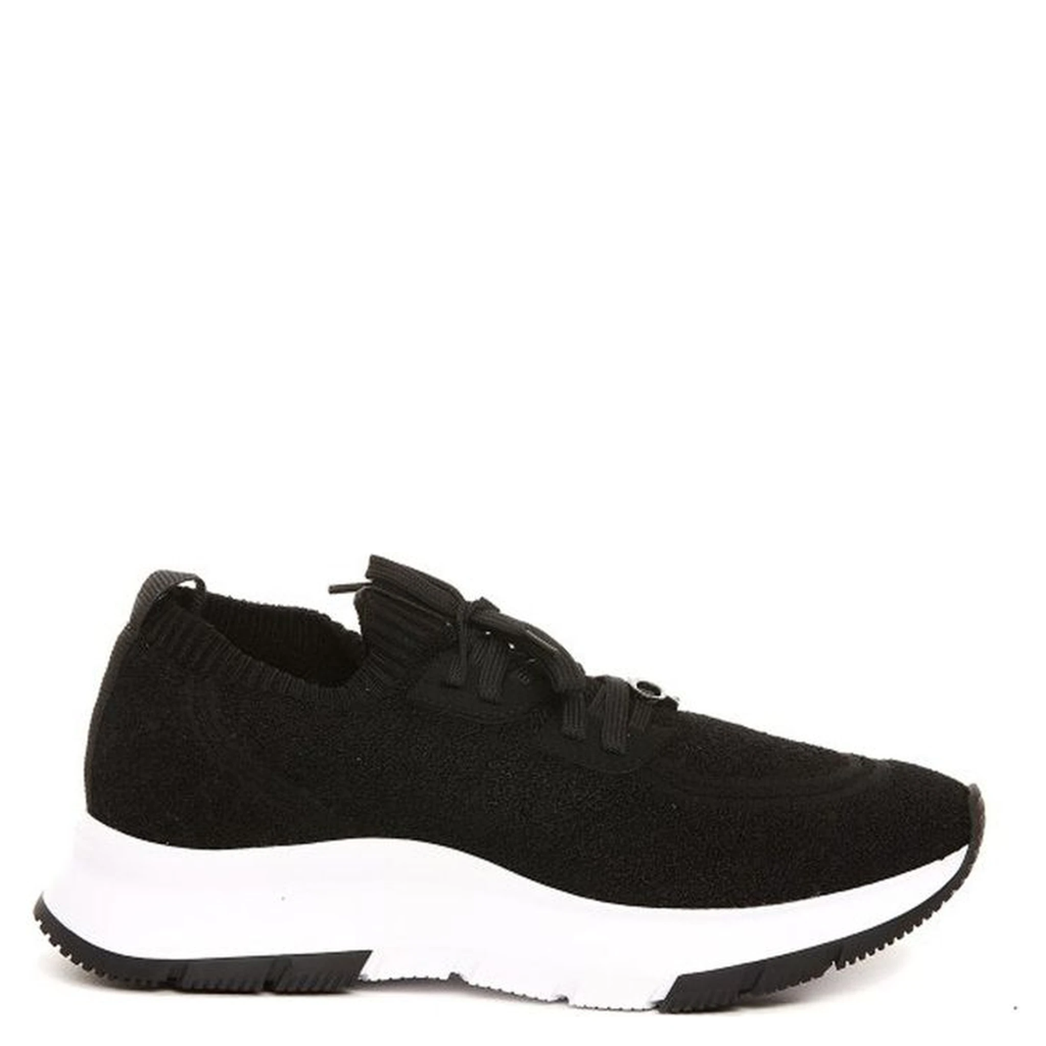 حذاء رياضي أسود من القماش