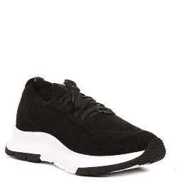 حذاء رياضي أسود من القماش