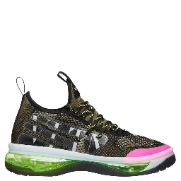 حذاء رياضي أسود من القماش