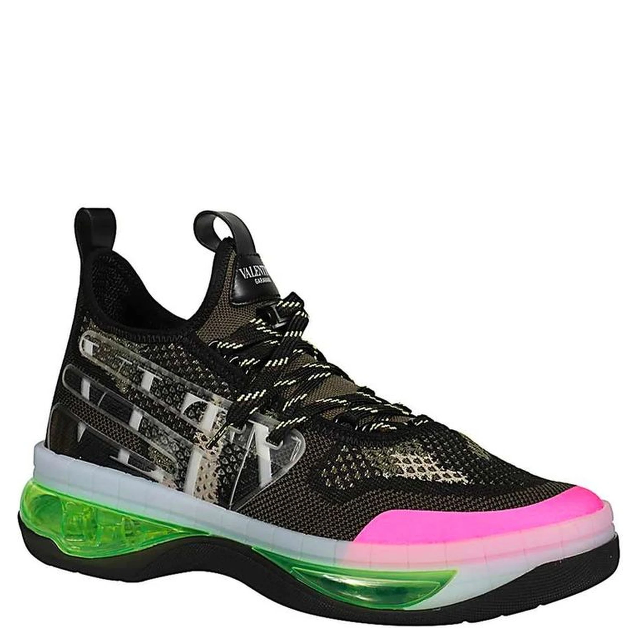 حذاء رياضي أسود من القماش