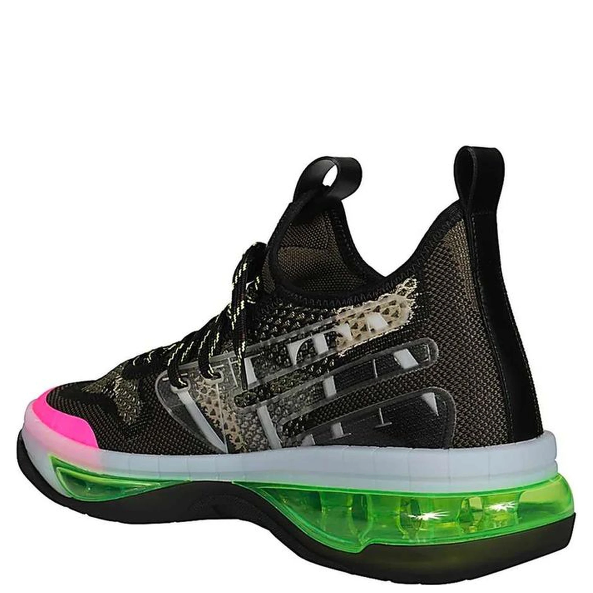 حذاء رياضي أسود من القماش