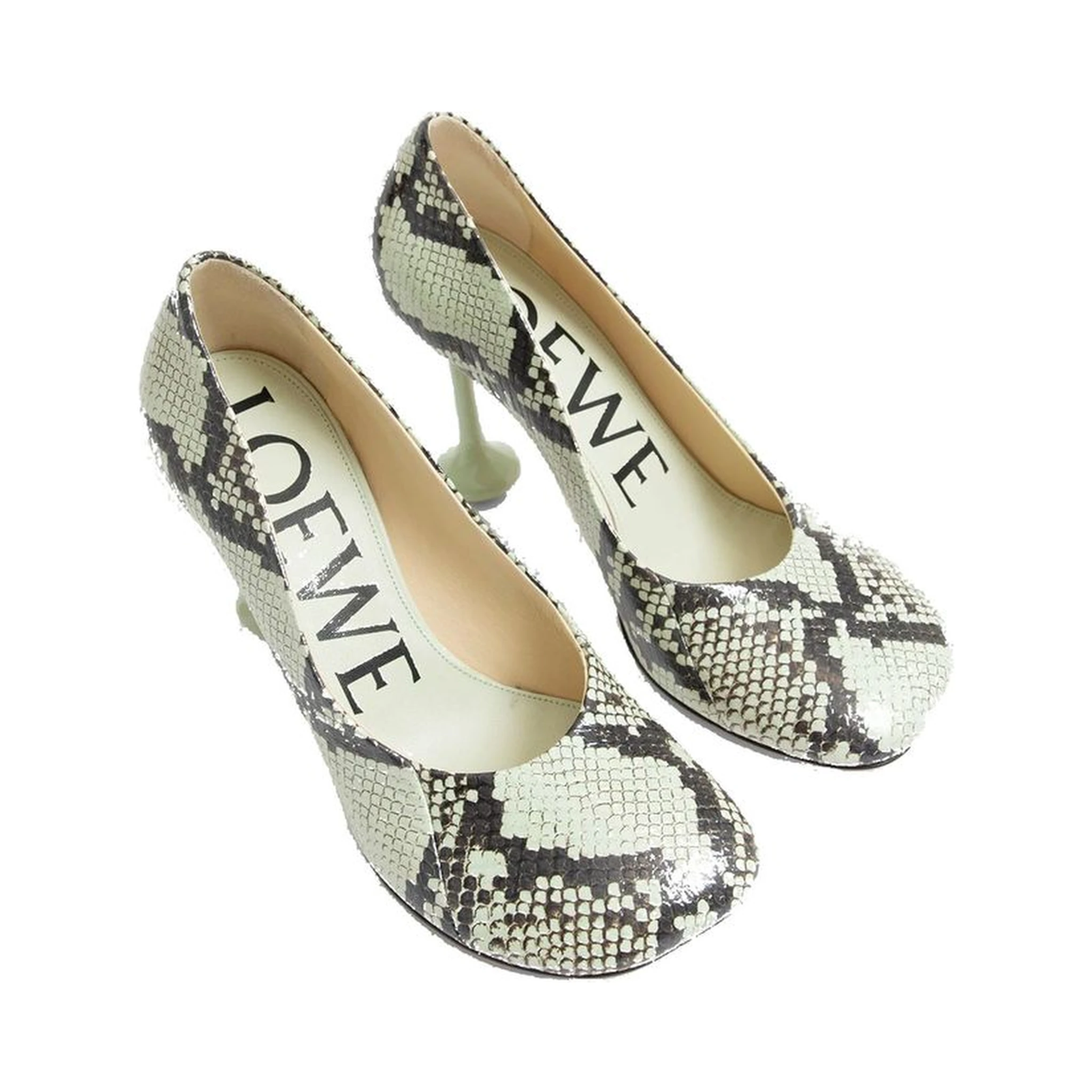 حذاء بكعب عالٍ من جلد الماعز بلونين