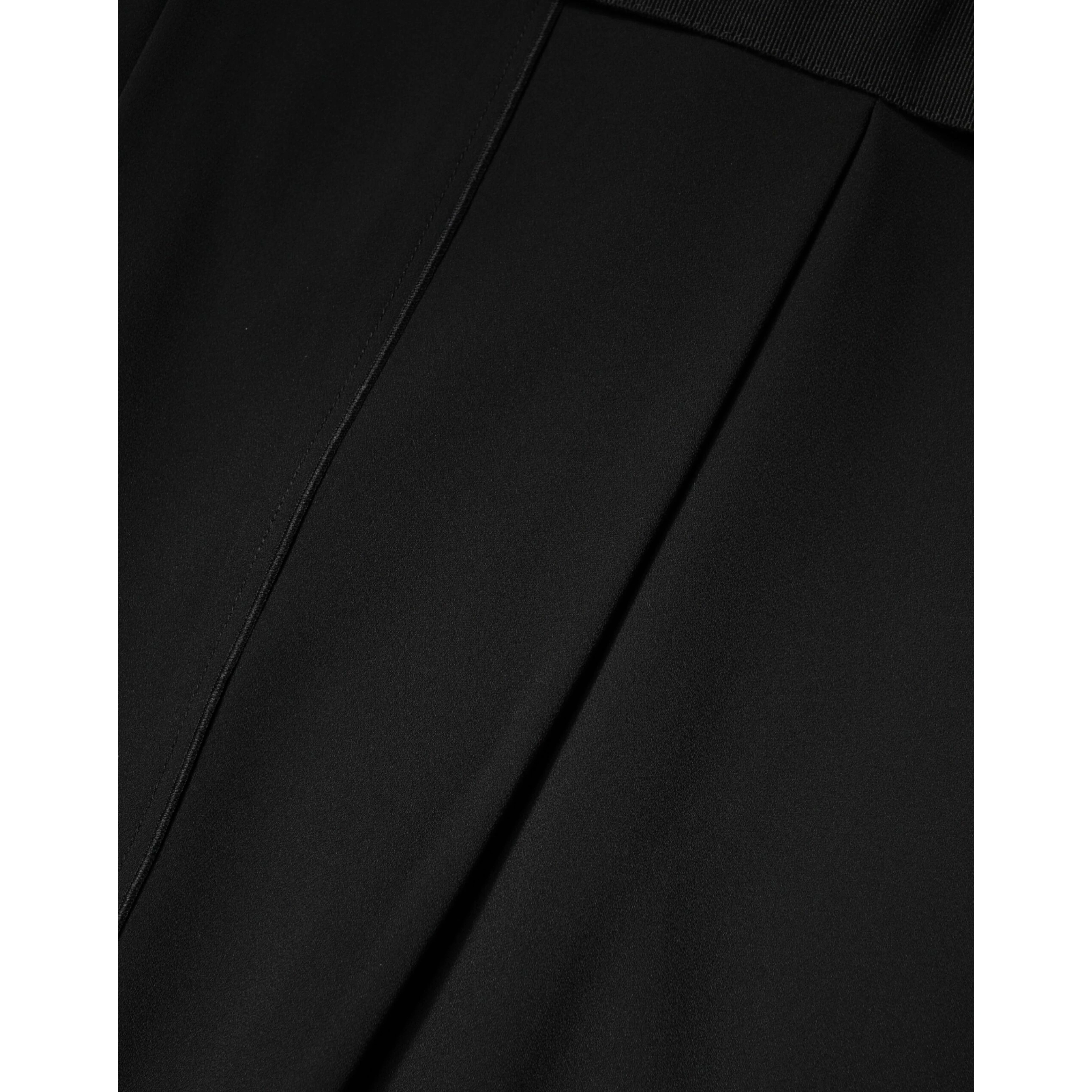 Black Sleeveless Sheath Knee Length Dress